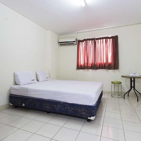 Reddoorz Apartment @ Pulo Gadung Jakarta Buitenkant foto
