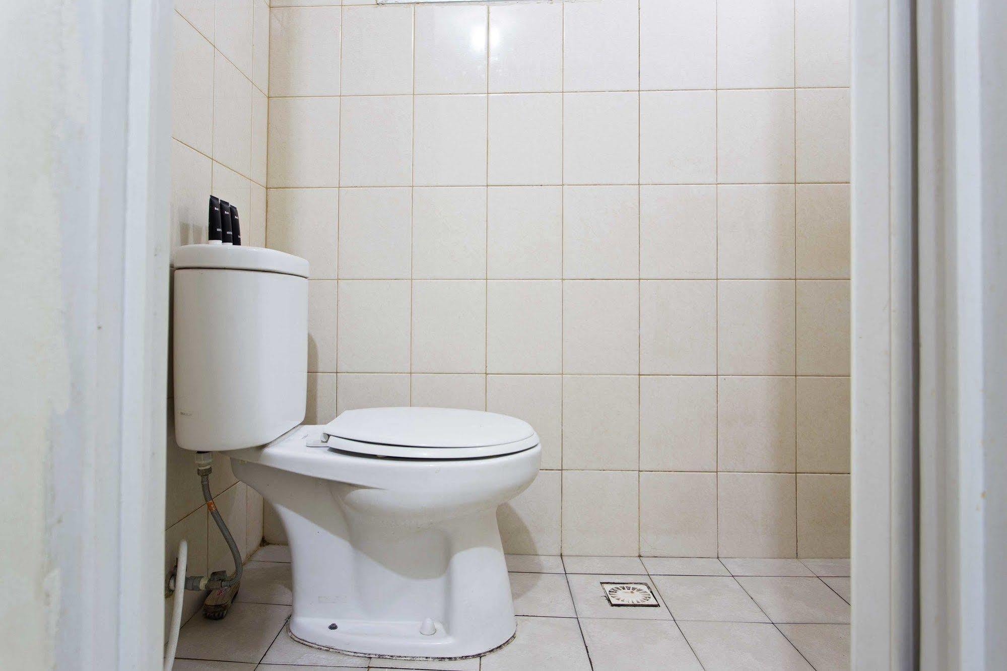 Reddoorz Apartment @ Pulo Gadung Jakarta Buitenkant foto